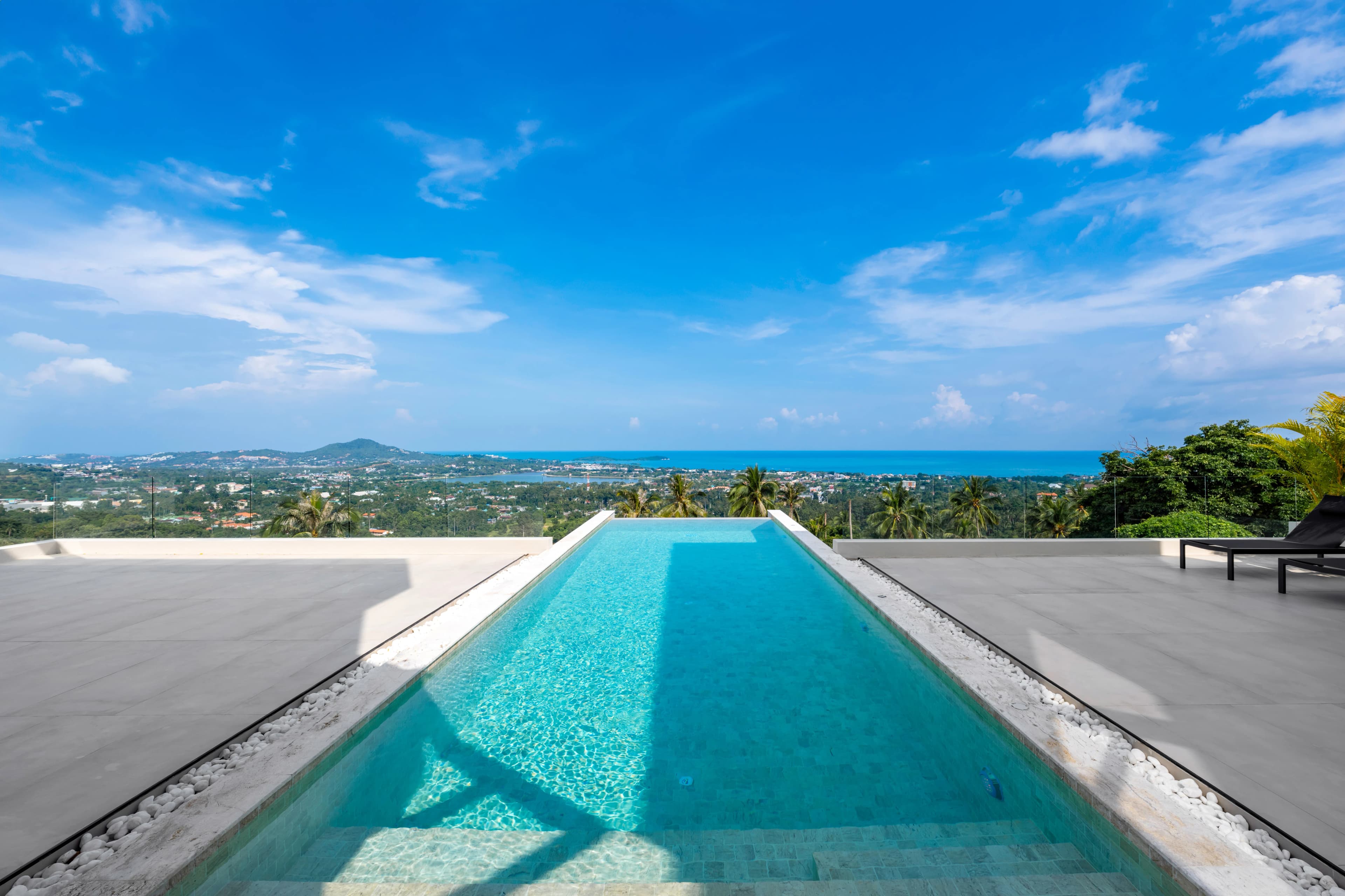 INFINITY POOL & TERRACE